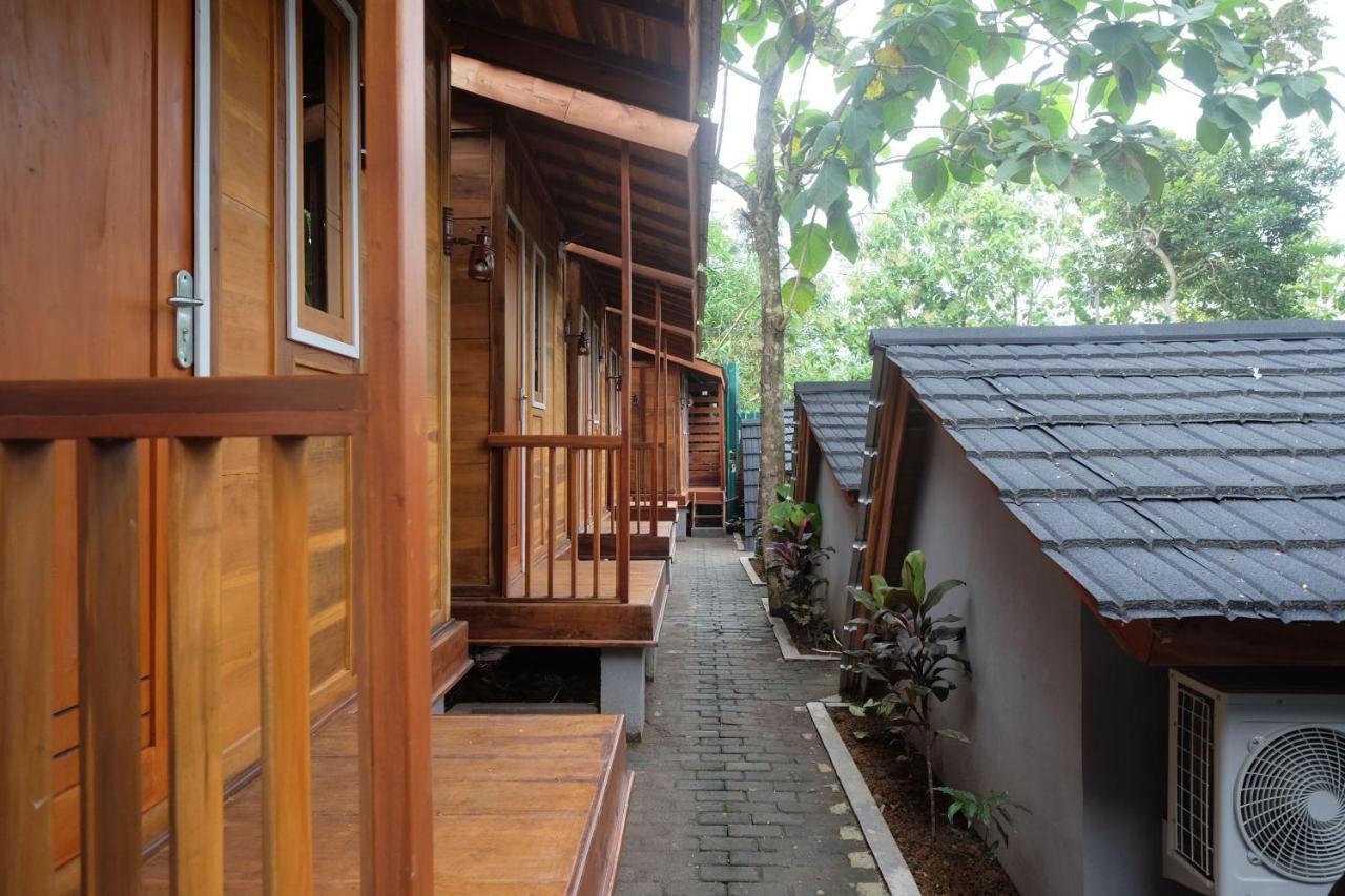 Urbanview Villa Lukulo Kebumen By Reddoorz Extérieur photo