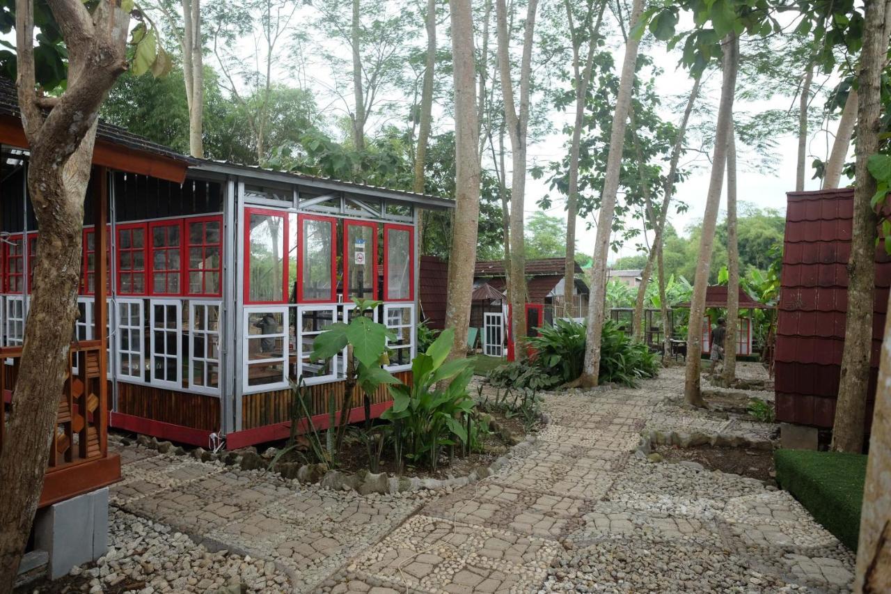 Urbanview Villa Lukulo Kebumen By Reddoorz Extérieur photo