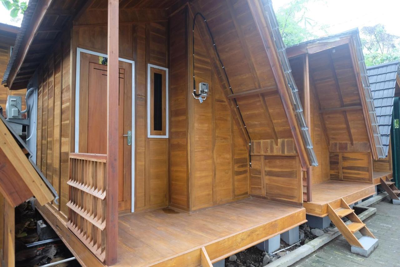Urbanview Villa Lukulo Kebumen By Reddoorz Extérieur photo