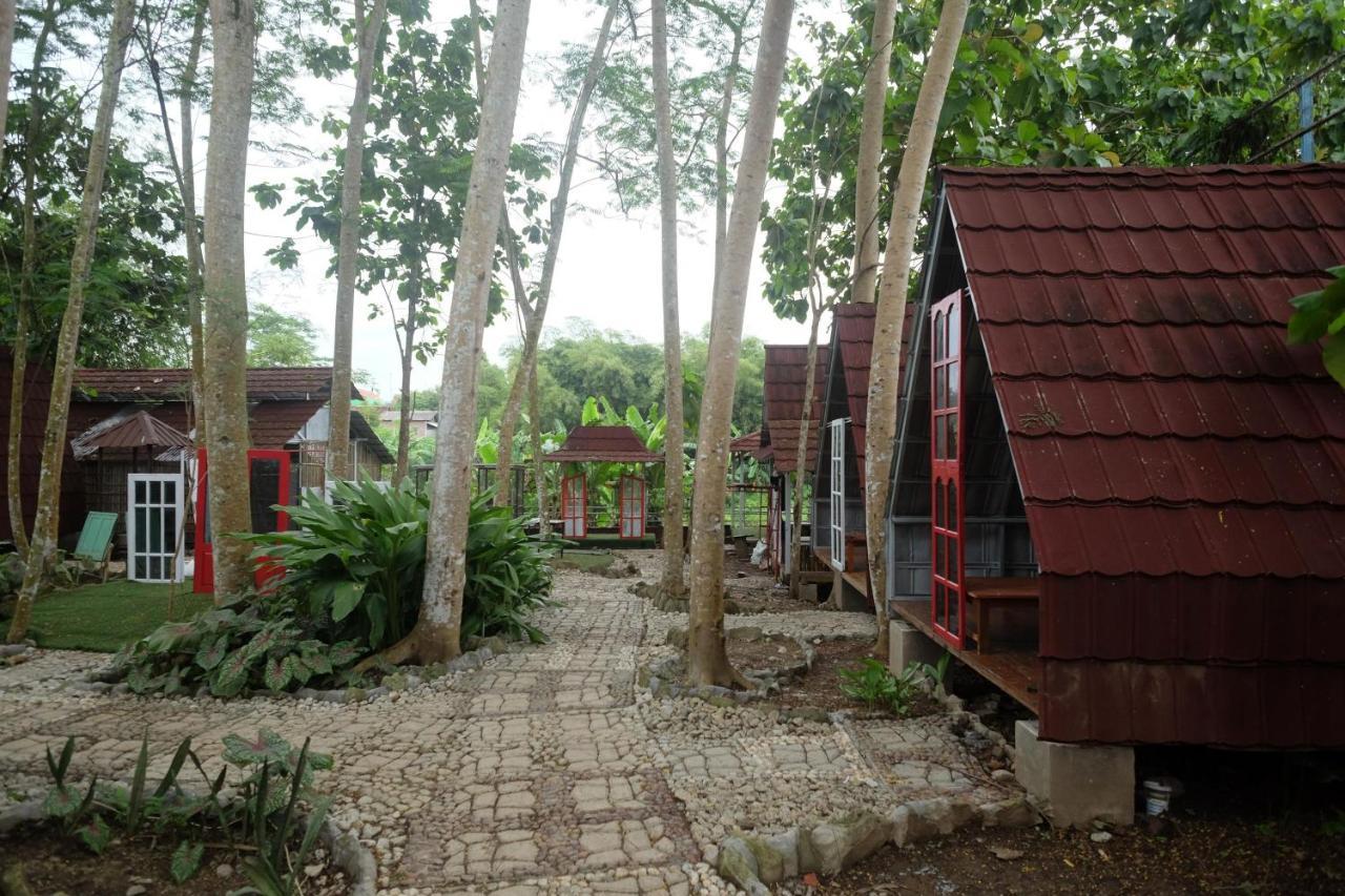 Urbanview Villa Lukulo Kebumen By Reddoorz Extérieur photo