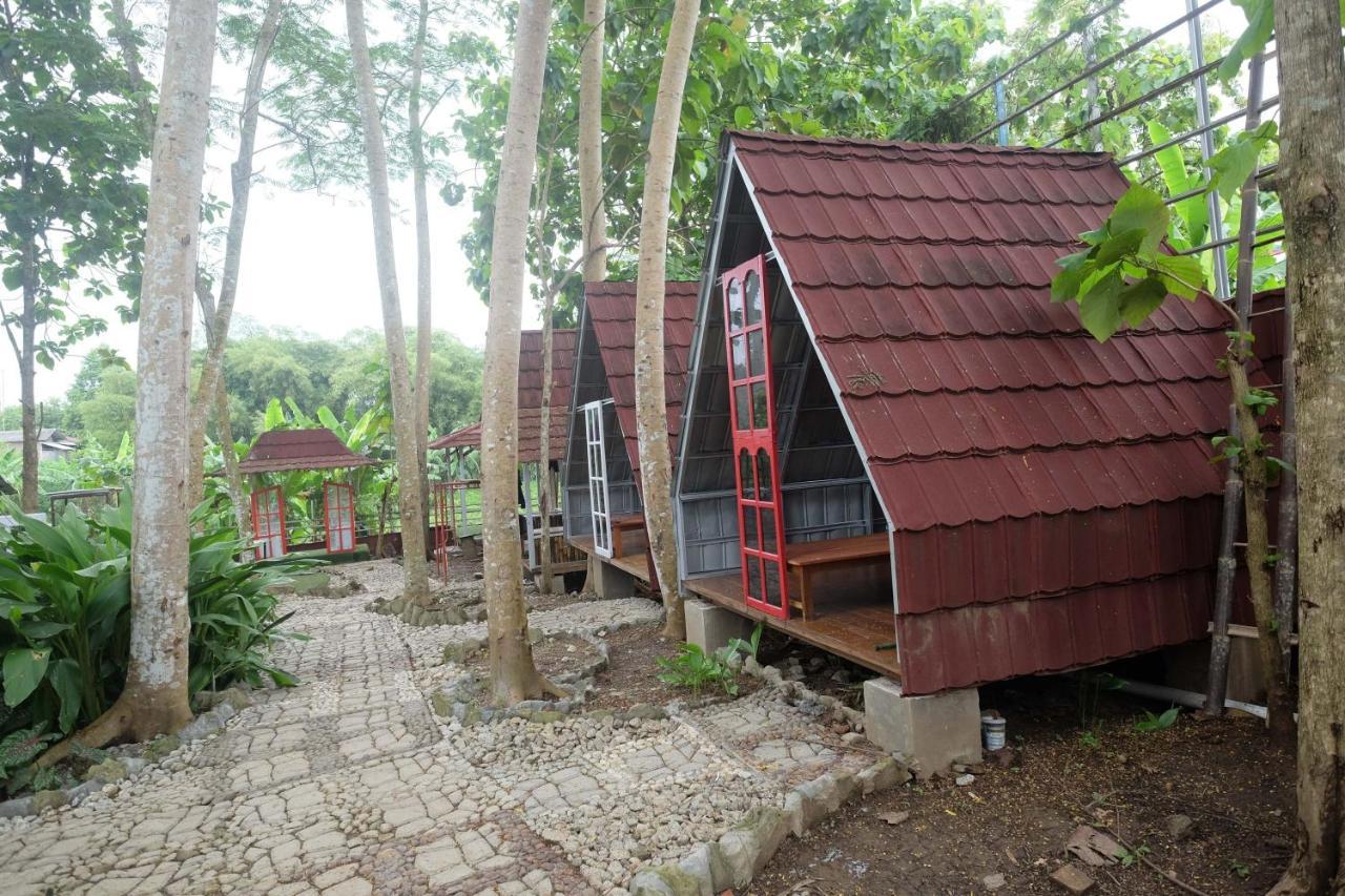 Urbanview Villa Lukulo Kebumen By Reddoorz Extérieur photo