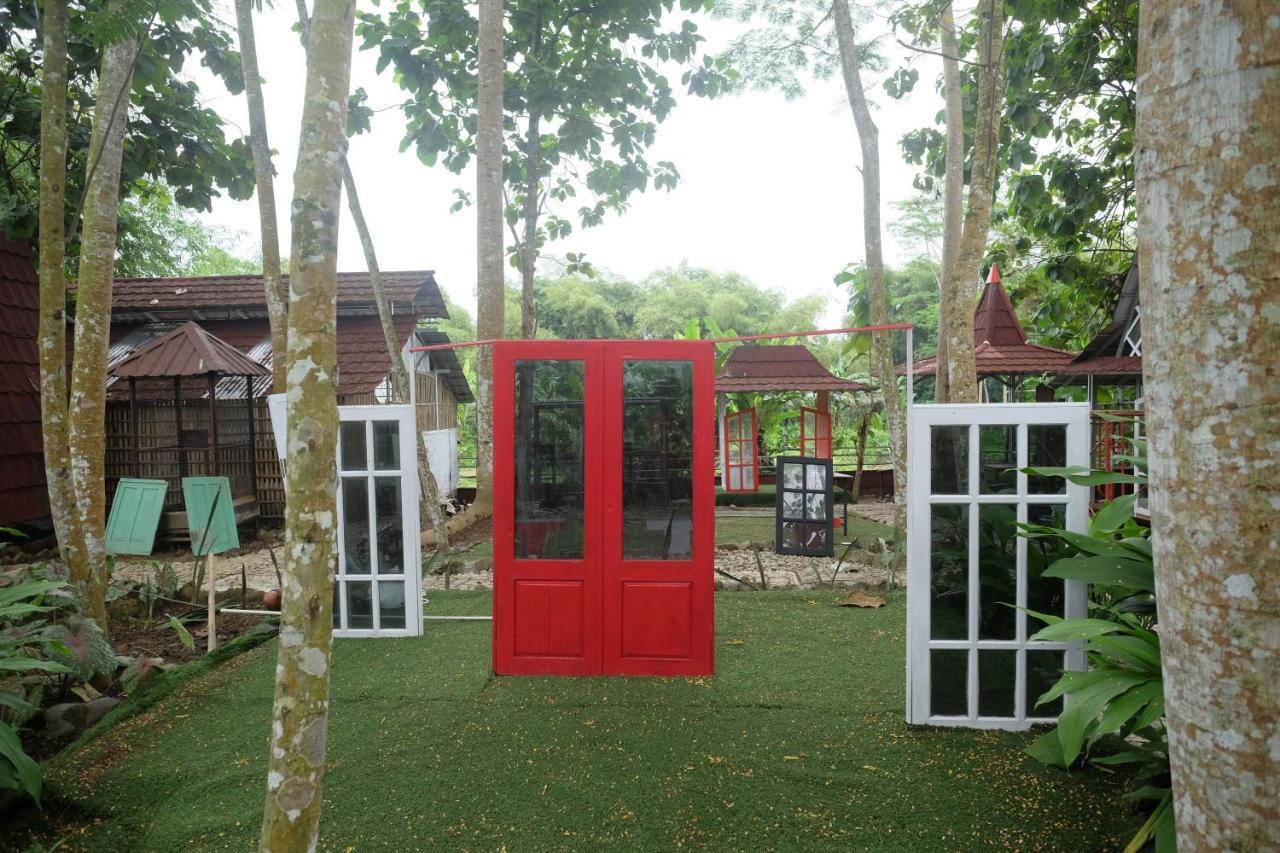 Urbanview Villa Lukulo Kebumen By Reddoorz Extérieur photo