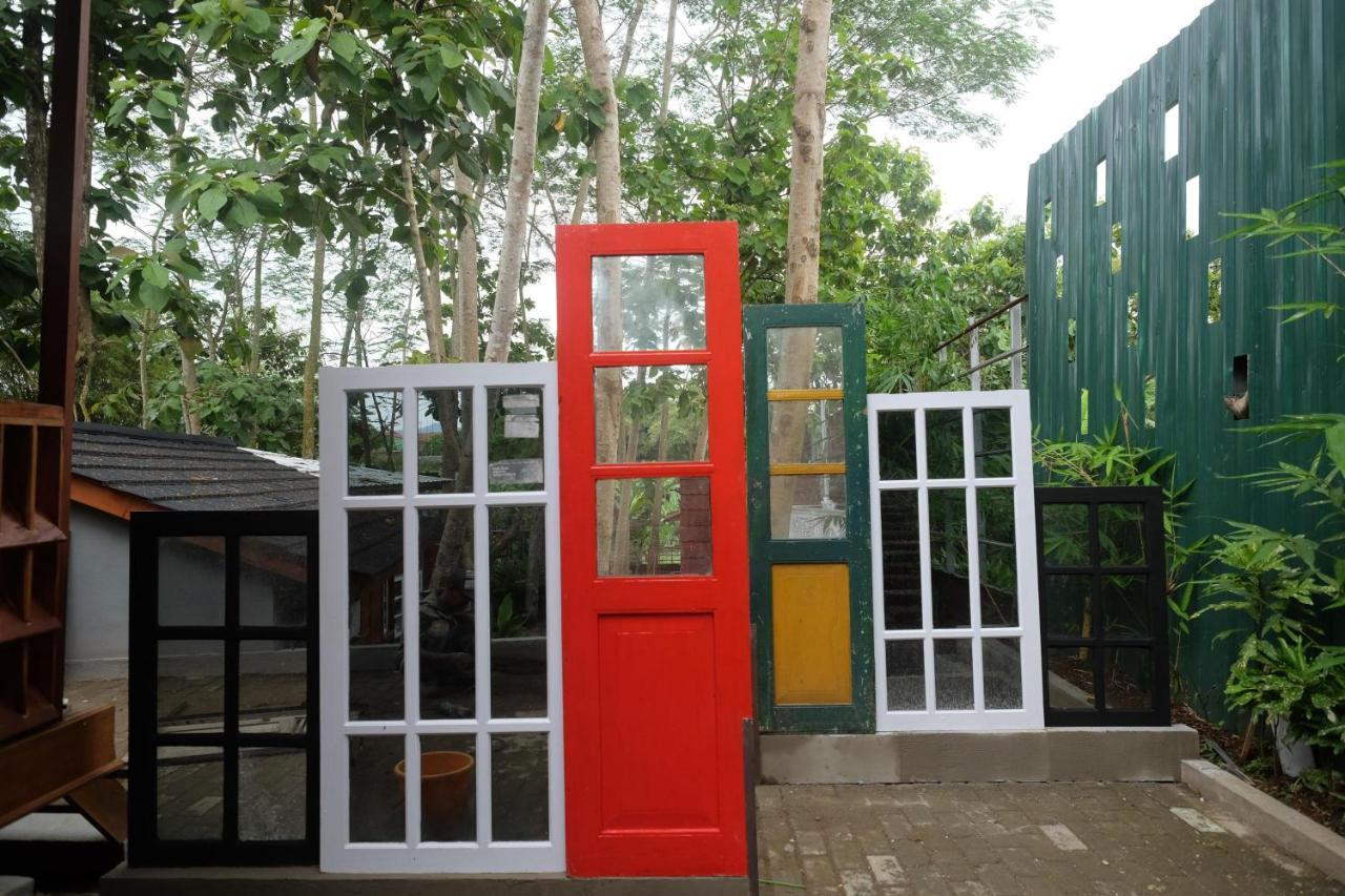 Urbanview Villa Lukulo Kebumen By Reddoorz Extérieur photo